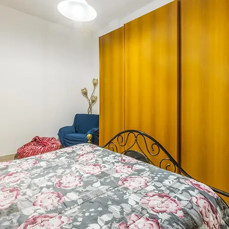 Apartment Guesthost - Cozy Near The Policlinico!