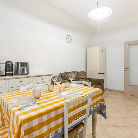 Guesthost - Cozy Near The Policlinico!