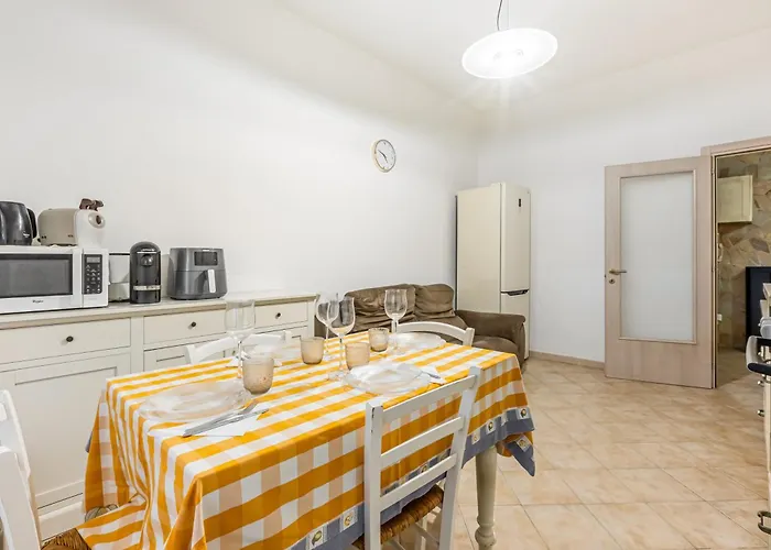Guesthost - Cozy Near The Policlinico!